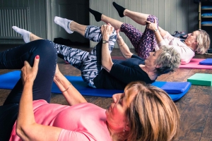 Pilates - single leg stretch x 3